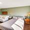 Lake-View Couples Retreat in Hot Springs! - 温泉城