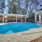 Hot Springs Home with Pool - half Mile to Oaklawn! - 温泉城