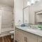 Elegant 2 BD 2BA Retreat Ideal for Comfort Style - 沃思堡