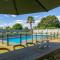Spacious 5-Star Home with Pool - 陶波