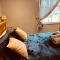 Spacious 5 Bedroom Home in Central Kidderminster with Private Parking and Electric Vehicle Facilities, Easy Access to Birmingham and Nearby Towns - 基德明斯特