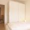 Einfaches 2-Zimmer-Appartement mit Balkon.
