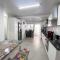 Modern 8 Sleeper home in trendy Observatory - 开普敦