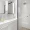 Cozy 2BR Apartment in Melbourne CBD with Pool & Gym