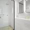 Stunning 2BR Apartment in Melb CBD with Pool and Gym