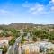 Elegant Hollywood Retreat - Spacious 2BR 2BA Condo with Resort-Style Amenities - 洛杉矶