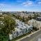 Elegant Hollywood Retreat - Spacious 2BR 2BA Condo with Resort-Style Amenities - 洛杉矶