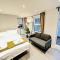 Battersea Studios by Sleepy - 伦敦