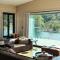 INDICA HEMP HOUSE - Multi Award Winning-Luxury-Eco designed house-lake views-hot tub-Cinema