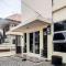 RedDoorz Syariah Near Transmart Mall Palembang