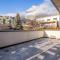 Modernes Studio mit sonniger Dachterrasse