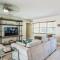 Beautiful Comfy Home With Private Hot Tub Close To Beach home - Форт-Лодердейл