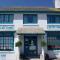 Bantham House, Bantham, South Devon - a few steps from golden sandy beaches - Bantham
