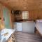 Shepherds Hut with Hot Tub - 彭布罗克郡