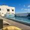 Chic Studio with Rooftop Pool