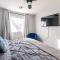 Private 3BR - 2BA Home - Patio and Pool - أفونديل