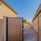 Private 3BR - 2BA Home - Patio and Pool - أفونديل