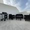 Beautiful Central Penthouse 1BR