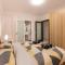 Beautiful Modern Central 2BR Apt