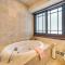 Upscale Earl Young Charlevoix Cottage with Deck! - Шарлевой