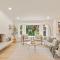 Spacious Modern Retreat w Game Room and Yard - لينوود