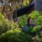 Bainbridge House-beautiful home in native bush