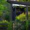 Bainbridge House-beautiful home in native bush