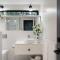 Bainbridge House-beautiful home in native bush