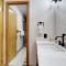 315 Woodbridge Condo