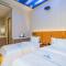 Dequan Luxury Hotel CBD BranchCoffee, fruits, snacks, a gym and a laundry room are provided for free in the lobby - Beijing