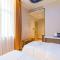 Dequan Luxury Hotel CBD BranchCoffee, fruits, snacks, a gym and a laundry room are provided for free in the lobby - Beijing