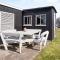 Bright Holiday Home Close To The Sea