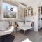 Bright Holiday Home Close To The Sea