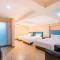 Dequan Luxury Hotel chaoyang high speedtrain of China Branch Coffee, fruits, snacks, a gym and a laundry room are provided for free in the lobby - Peking