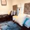 Spacious 5 Bedroom Home in Central Kidderminster with Private Parking and Electric Vehicle Facilities, Easy Access to Birmingham and Nearby Towns - 基德明斯特