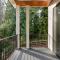 Elegant 3-Story House with Private Backyard in WA - 柯克兰