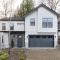 Elegant 3-Story House with Private Backyard in WA - 柯克兰