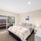 Townhouse close to CBD with onsite parking and garaging - Christchurch
