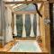 SkyHeaven Jacuzzi Treehouse - 吉布
