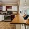 Distinct & Decent 2 BDR Apt Steps From Nightlife and Airport - Каїр