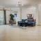 Distinct & Decent 2 BDR Apt Steps From Nightlife and Airport - Каїр