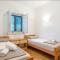 HOLIDAY HOUSE Ose