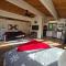 A Restful Studio Near a Creek and Forest - Pet Friendly - Роузберг