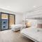 Modern Rosebud Townhouse 300m from the Beach