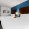 Comfort Inn & Suites near Tinley Park Amphitheater