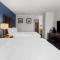 Comfort Inn & Suites near Tinley Park Amphitheater