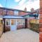 Foden's House by YourStays - 2 Bedroom Cottage in Sandbach with gorgeous dining room extension, High end finish - Sandbach