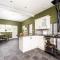 Central Malham Wellbeing Escape, 5-bed house with yoga studio
