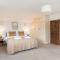 Central Malham Wellbeing Escape, 5-bed house with yoga studio