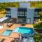 Pousada com piscina, jacuzzi e com vista em Capitólio - Casa Decore